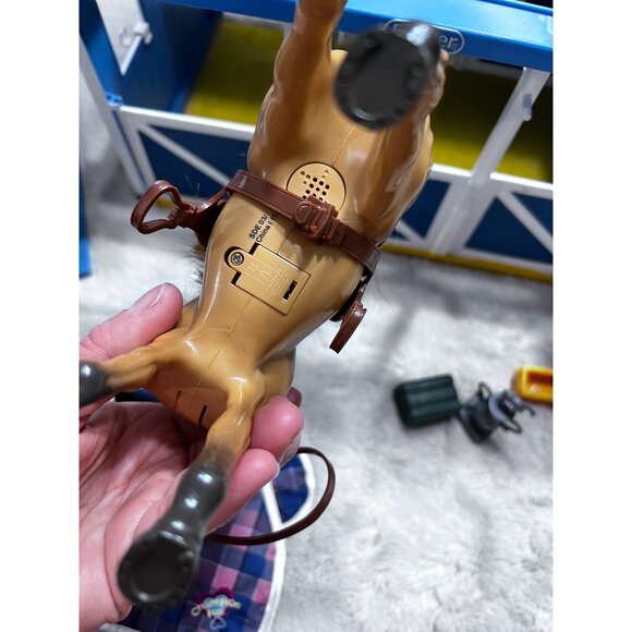 Breyer horse and stall deluxe country stable with horse wash stall - Picture 4 of 8